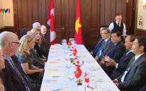Thủ tướng Nguyễn Xuân Phúc làm việc với cựu Thủ tướng Canada Jeans Chretien