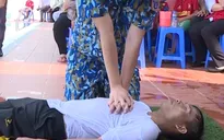 Ngư dân Cần Giờ tập luyện sinh tồn trên biển