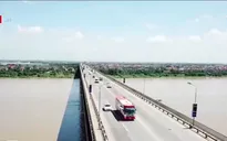 Mặt cầu Thăng Long hư hỏng kéo dài