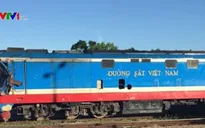 Tàu hỏa đâm xe bồn ở Nghệ An, đường sắt Bắc - Nam tê liệt nhiều giờ