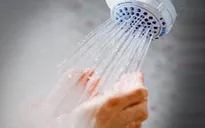Tắm nước nóng như thế nào để ngăn nguy cơ đau tim, đột quỵ?