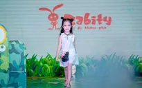 Dàn mẫu nhí đáng yêu trong bữa tiệc đầy màu sắc