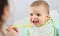 Thức ăn dặm cho bé có cần thêm muối?