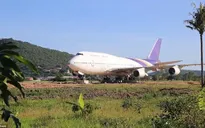 Cả làng “nháo nhào” sau một đêm tỉnh giấc thấy máy bay Boeing đậu ngay gần nhà