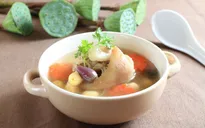 Chân giò lợn hầm hạt sen cho người bị mất ngủ