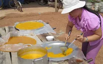 Hấp dẫn bánh tráng xoài Cao Lãnh