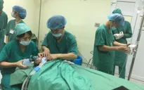 Phẫu thuật thoát vị bẹn nghẹt cho trẻ nhỏ có nhiều bệnh lý phức tạp