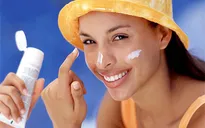 Khi du lịch biển, bạn đừng quên mang những vật dụng thiết yếu này