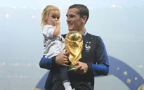 Vô địch FIFA World Cup™ 2018, người hùng chung kết muốn về ăn mừng với vợ con