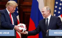 Tổng thống Putin tặng quả bóng World Cup 2018 cho ông Trump