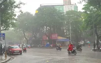 Bão số 3 di chuyển nhanh, gây mưa ở miền Trung