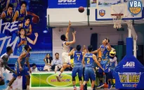 VBA 2018: Hanoi Buffaloes vất vả giành chiến thắng, trở lại cuộc đua ngôi đầu