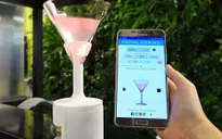Pha chế ly cocktail ảo tại Singapore
