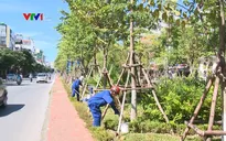 Người dân Hà Nội "vật vã" trong đợt nắng nóng đỉnh điểm