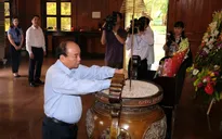 Thủ tướng Nguyễn Xuân Phúc dâng hương tại Khu Di tích Kim Liên