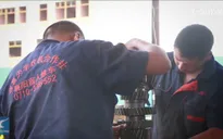 Cặp anh em khiếm thị trở thành thợ sửa chữa máy móc