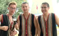 Kiều bào trẻ trải nghiệm văn hóa Tây Nguyên