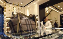 Vì sao Burberry chấp nhận tiêu hủy hơn 37 triệu USD hàng tồn kho?