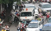Cảnh báo tình trạng cản trở xe ưu tiên đang làm nhiệm vụ