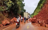 Sạt lở tiếp trên Quốc lộ 6 nối Hòa Bình - Sơn La