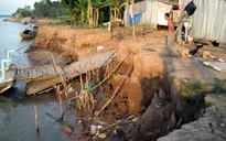 Khẩn cấp ứng phó sạt lở bờ biển Tiền Giang