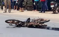 Va chạm với xe tải, hai mẹ con thiệt mạng