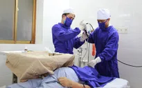 Gắp mảnh xương vịt nằm 1 tháng trong phế quản bệnh nhân