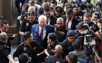Cựu Thủ tướng Malaysia ra hầu tòa