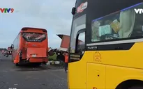 Va chạm liên hoàn giữa 3 xe khách giường nằm và xe tải ở Bình Thuận