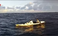 Người đầu tiên một mình chèo thuyền kayak vượt biển Tasman