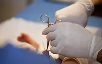 Suýt mất "cậu nhỏ" sau khi cắt bao quy đầu ở phòng khám tư
