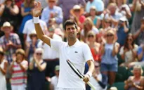 Ngược dòng trước Edmund, Djokovic thẳng tiến vào vòng 4 Wimbledon 2018
