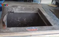 Trộm đột nhập vào nhà, rinh két sắt ra nghĩa địa phá lấy 25 lượng vàng