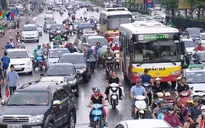 Khó xử lý taxi dừng đỗ gây ùn tắc cổng bệnh viện