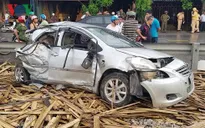 Tàu hỏa đâm ô tô ở Nam Định, 4 người bị thương nặng