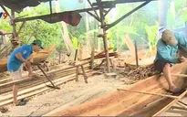 Làng nghề đóng ghe rộn ràng mùa nước nổi