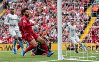 Salah "nổ máy", Liverpool thắng đậm 4-0 để chiếm ngôi đầu Ngoại hạng Anh