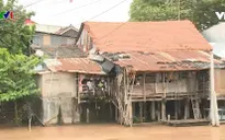 Nhà ven sông và nỗi lo sạt lở