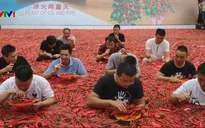 Ăn 50 quả ớt trong 68 giây