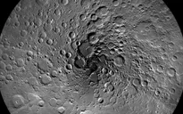 NASA phát hiện dấu hiệu của băng trên Mặt trăng
