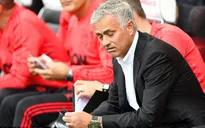 CĐV Man Utd thuê máy bay, kéo băng rôn đòi sa thải "cái gai" trong mắt Mourinho