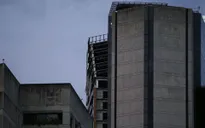 Tháp 45 tầng bị nghiêng sau trận động đất ở Venezuela