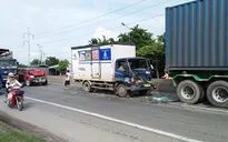 Va chạm liên hoàn, tài xế và phụ xe kẹt trong cabin