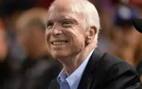 Thượng nghị sỹ Mỹ John McCain ngừng điều trị ung thư não