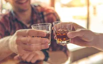 Rượu gây hại nhiều hơn là bảo vệ sức khỏe