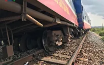 Thông tuyến trở lại tuyến đường sắt Bắc - Nam sau vụ tàu hỏa SE7 trật bánh
