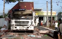 Bà Rịa - Vũng Tàu: Sập cổng chào khiến lái xe bị thương nặng