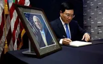 Phó Thủ tướng Phạm Bình Minh viếng Thượng nghị sĩ John McCain
