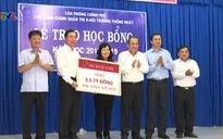 Tặng học bổng cho học sinh nghèo Tây Ninh