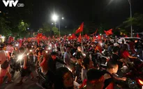 Chi phí tăng gấp đôi vẫn "cháy" tour đi Indonesia cổ vũ Olympic Việt Nam